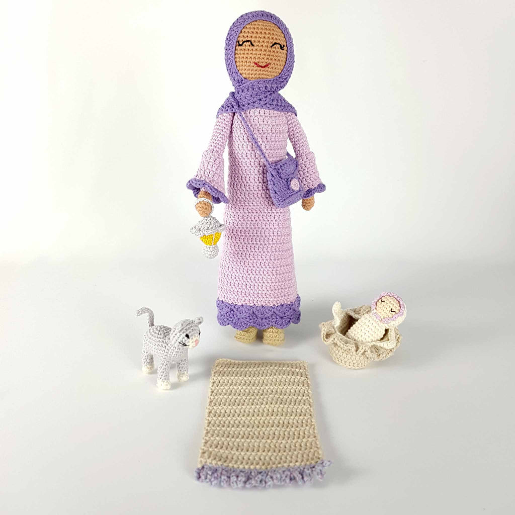 crochet set with Ramadan lantern, cat, baby and prayer mat
