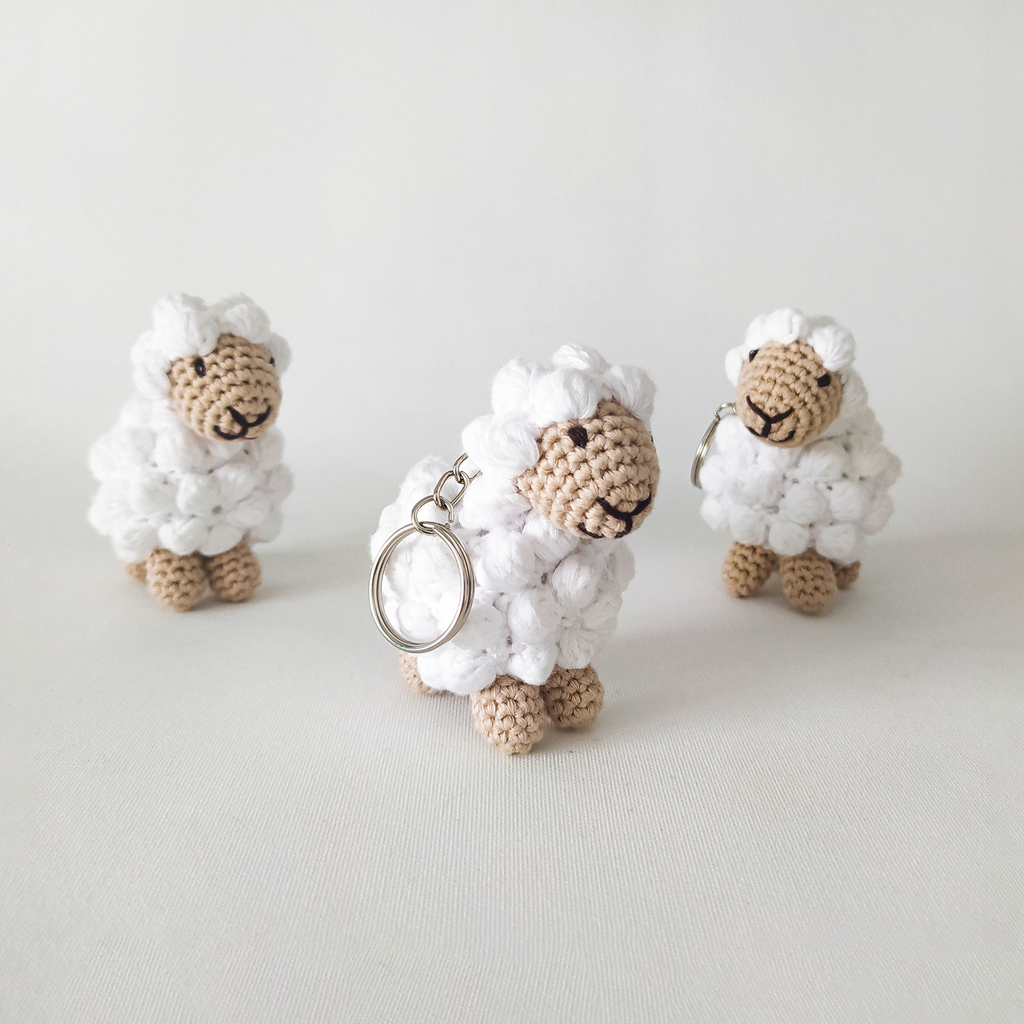 amigurumi sheep keychain