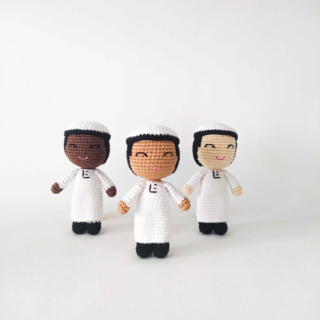Handmade boy doll with kufi and thobe. These dolls come in three different skin tones and have a white kufi and thobe.